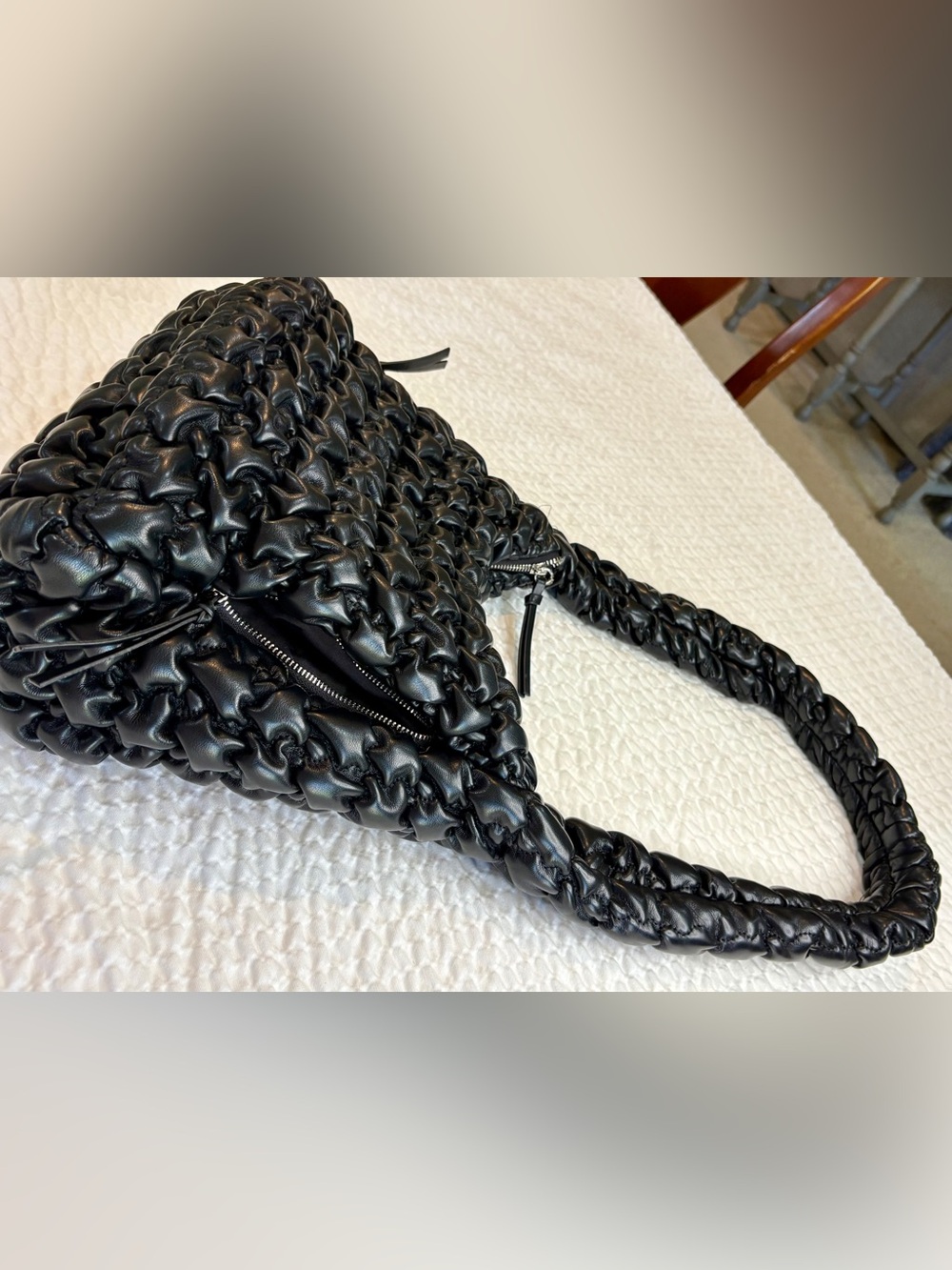 Sondra Roberts Black Quilted Woven Hobo Shoulder Bag EUC Travel-Ready Style - Picture 8 of 11